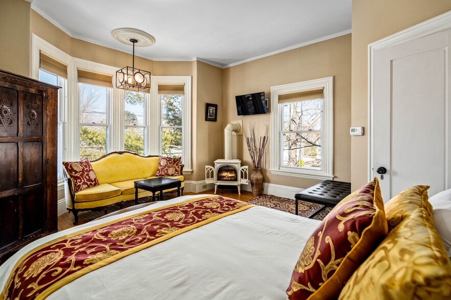 More Photos Of 82 Elm St, Camden Hospitality For Sale