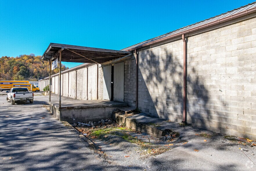 More Photos Of 147 Warehouse St, Weber City Warehouse For Lease