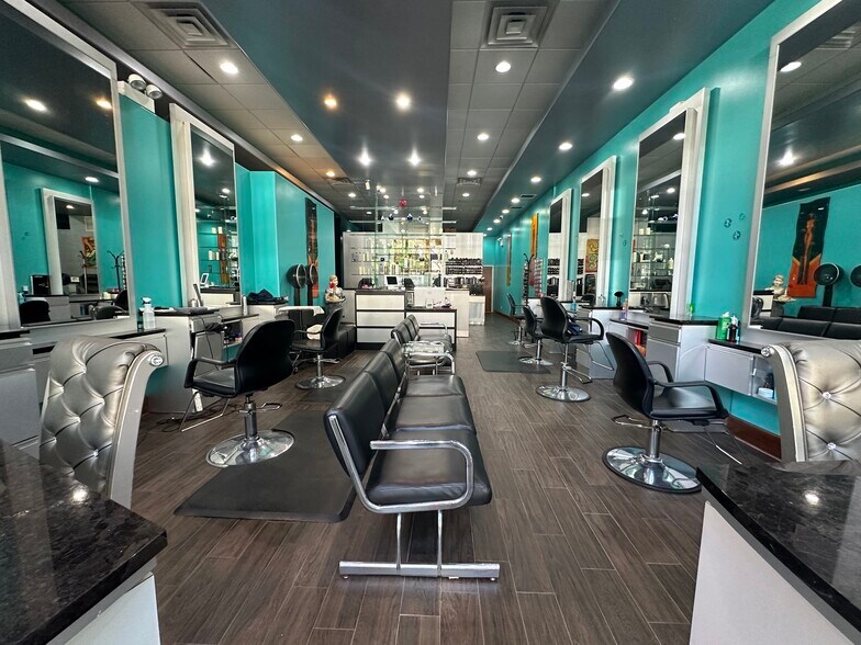 More Photos Of 801-807 W Randolph St, Chicago General Retail For Sale