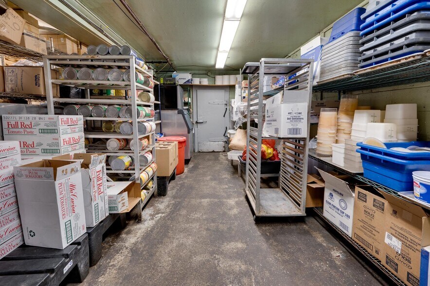 More Photos Of 3011 Pine Ave, Niagara Falls Restaurant For Sale