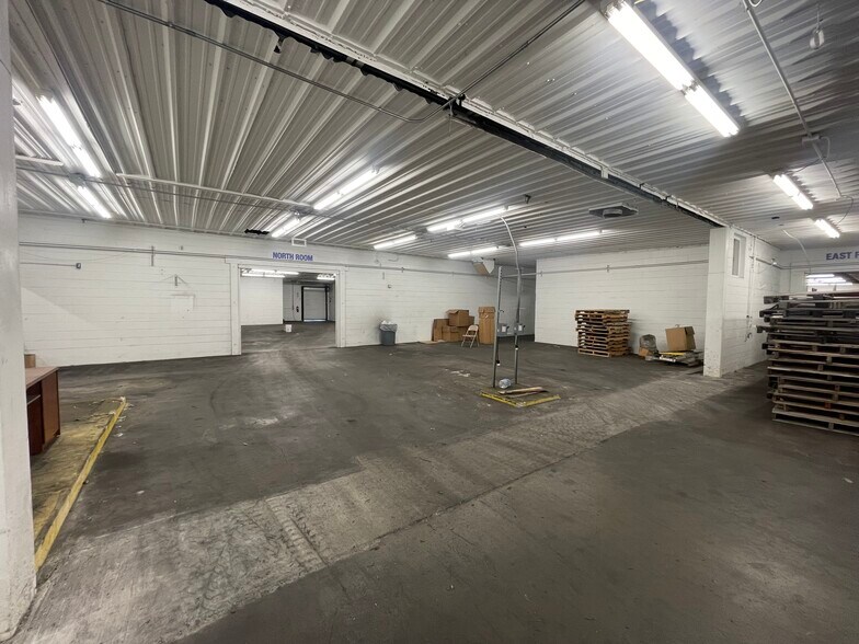 More Photos Of 113 W South St, Lincoln Warehouse For Sale