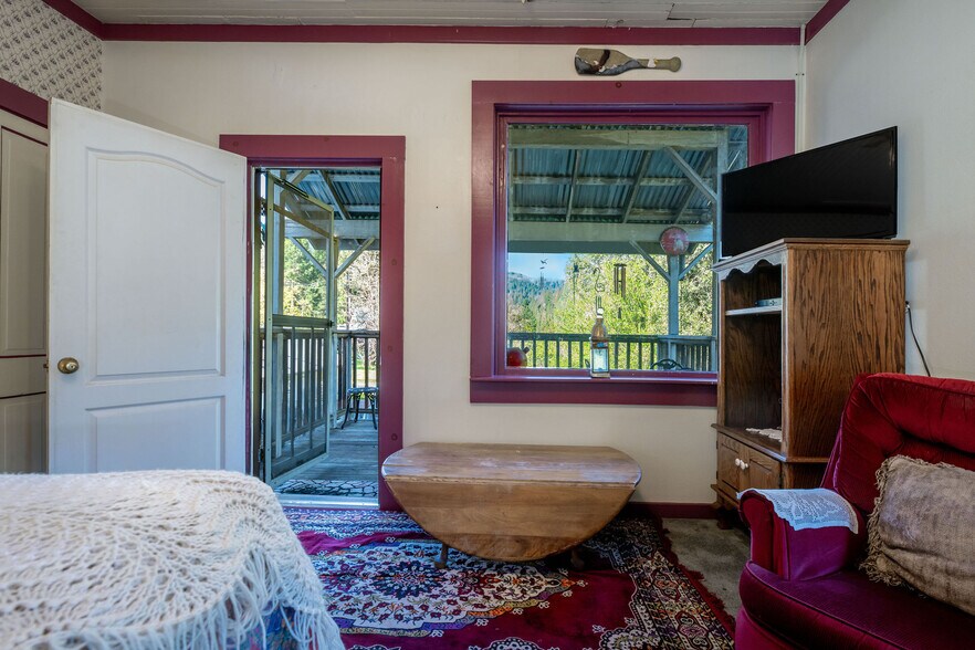 More Photos Of 15432 Washington Rd, Washington Storefront Retail Residential For Sale