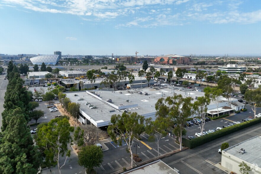 More Photos Of 1717 W Collins Ave, Orange Manufacturing For Lease