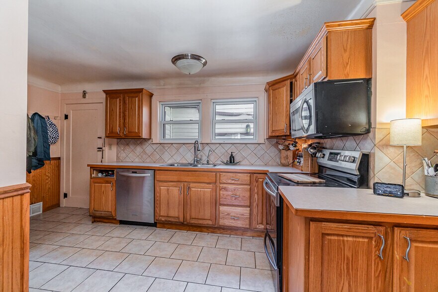 More Photos Of 2117 S River Rd, Bay City Apartments For Sale