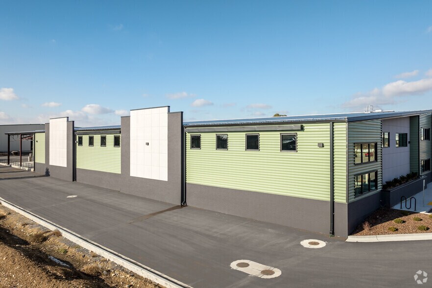 More Photos Of 335 S Locust Grove Rd, Meridian Manufacturing For Sale