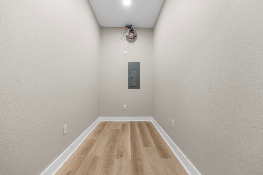 More Photos Of 213 Bella Katy Dr, Katy Medical For Lease