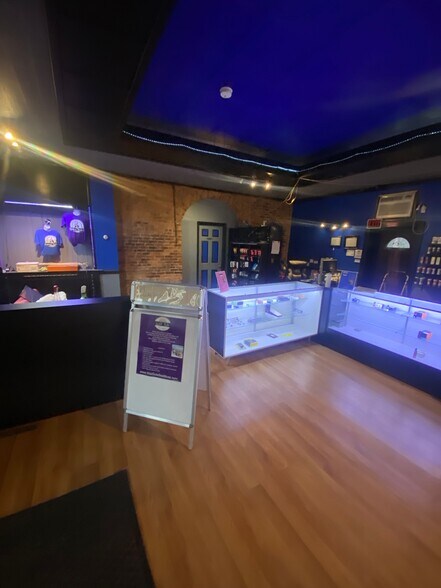 More Photos Of 50 N 4th St, Columbia Storefront Retail Residential For Lease