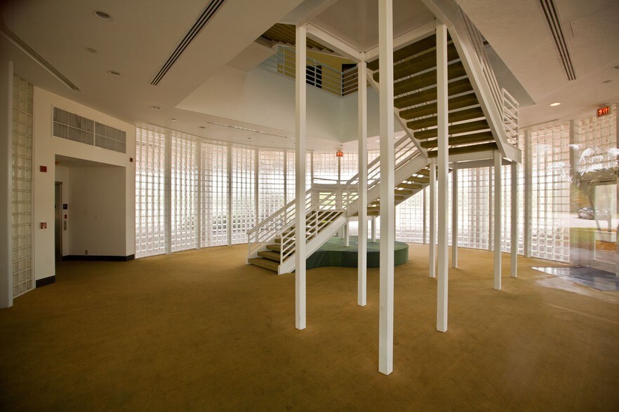 More Photos Of 18001 Old Cutler Rd, Palmetto Bay Office For Lease