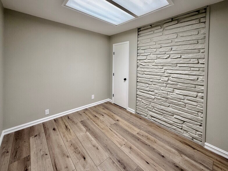 More Photos Of 1030 W Main St, Jenks Office For Sale
