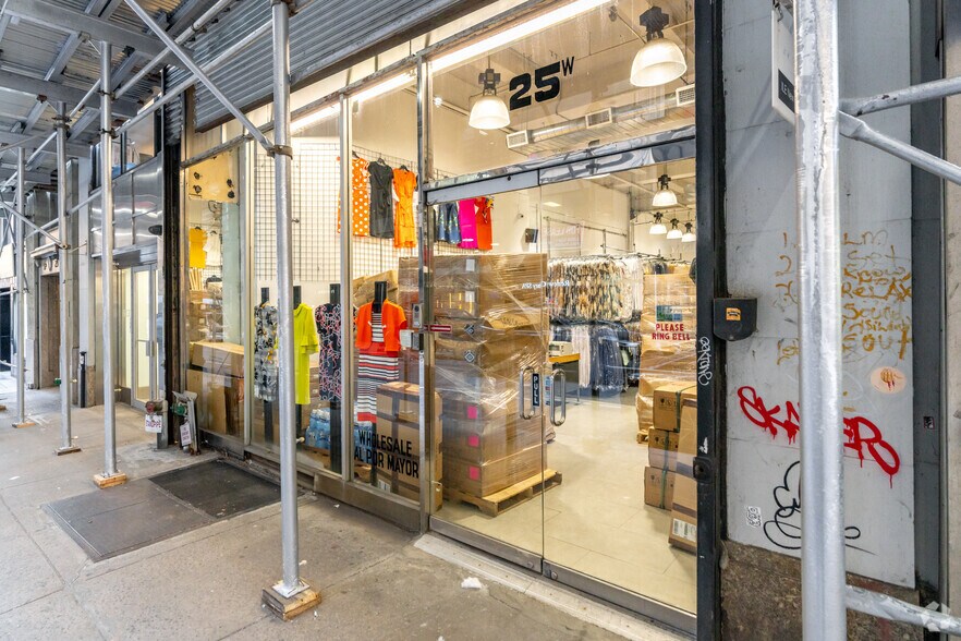 More Photos Of 25 W 36th St, New York Office For Lease