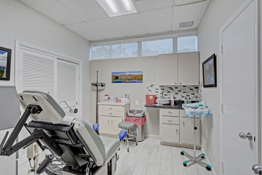 More Photos Of 3537 Forest Hill Blvd, West Palm Beach Medical For Lease