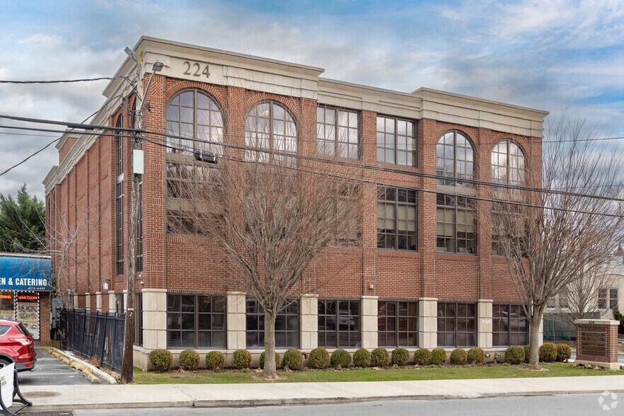 More Photos Of 224 Wall St, Huntington Loft Creative Space For Lease