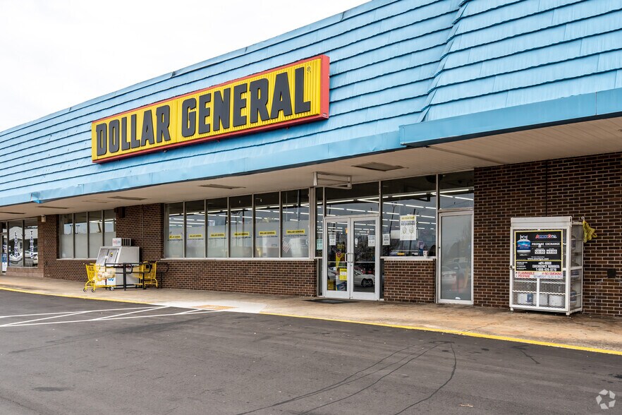More Photos Of 900 Thornton Rd, Lithia Springs Unknown For Lease