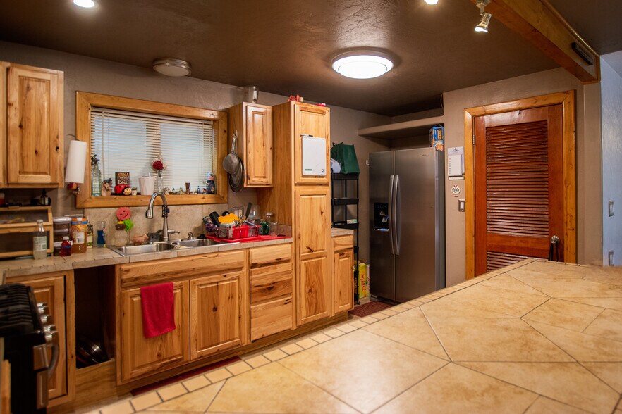 More Photos Of 1035 Park Ave, Monte Vista Specialty For Sale