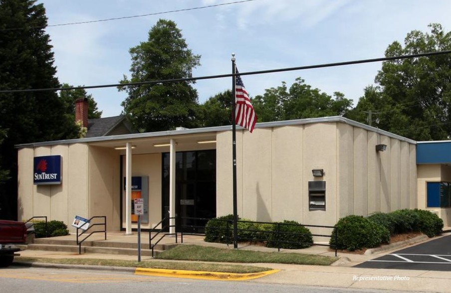 Primary Photo Of 202 S Salem St, Apex Bank For Lease