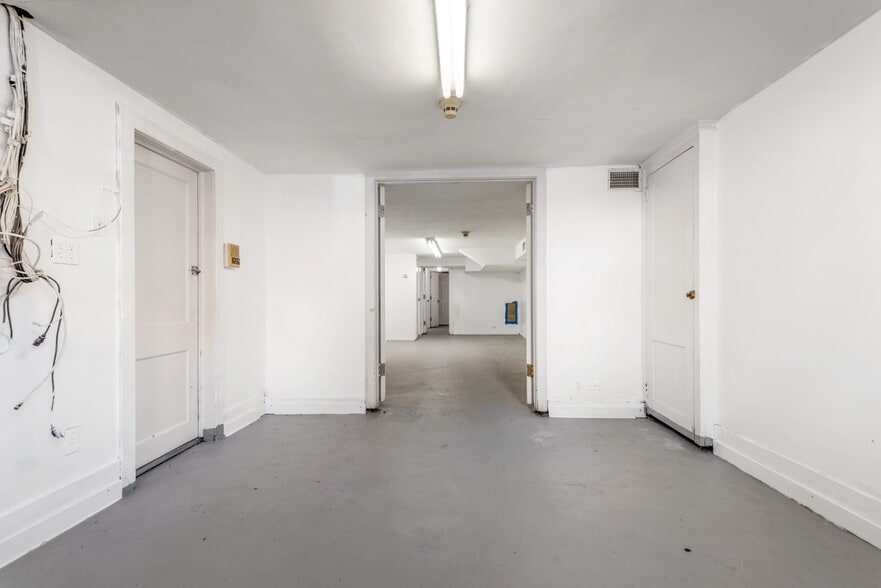 More Photos Of 5918 69th Ave, Ridgewood Office Residential For Lease