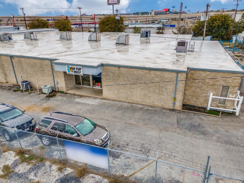 More Photos Of 5722-5724 Kenwick St, San Antonio Warehouse For Lease