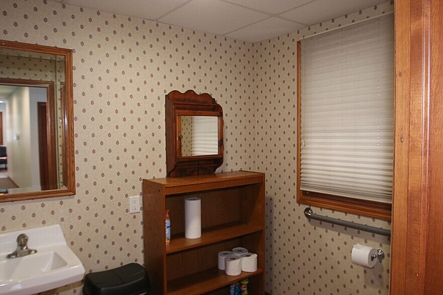 More Photos Of 34 W Grand Ave, Fox Lake Loft Creative Space For Lease