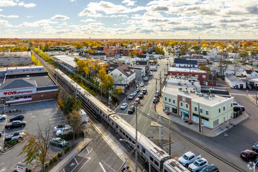 More Photos Of 5 Station Plz, Bethpage Storefront Retail Office For Lease