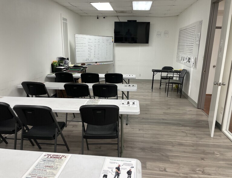 More Photos Of 1826 Ojeman Rd, Houston Service For Lease