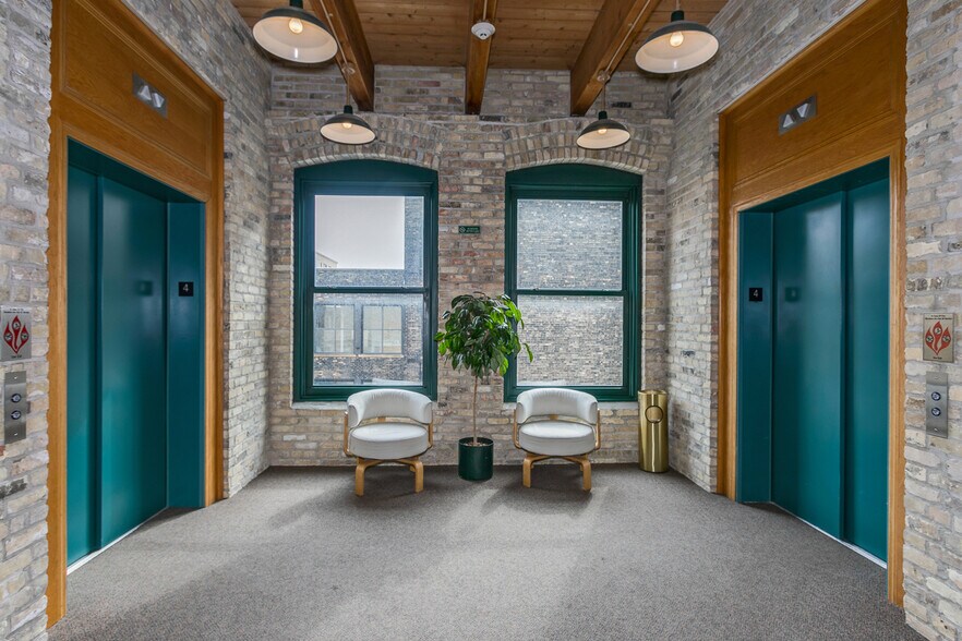 More Photos Of 413 Wacouta St, Saint Paul Office Residential For Lease