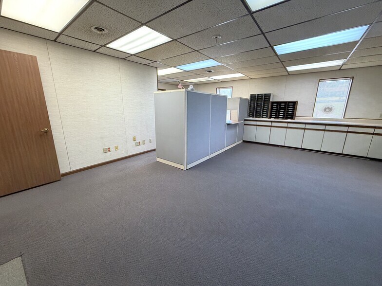 More Photos Of 305 N Mason St, Carrollton Office For Sale