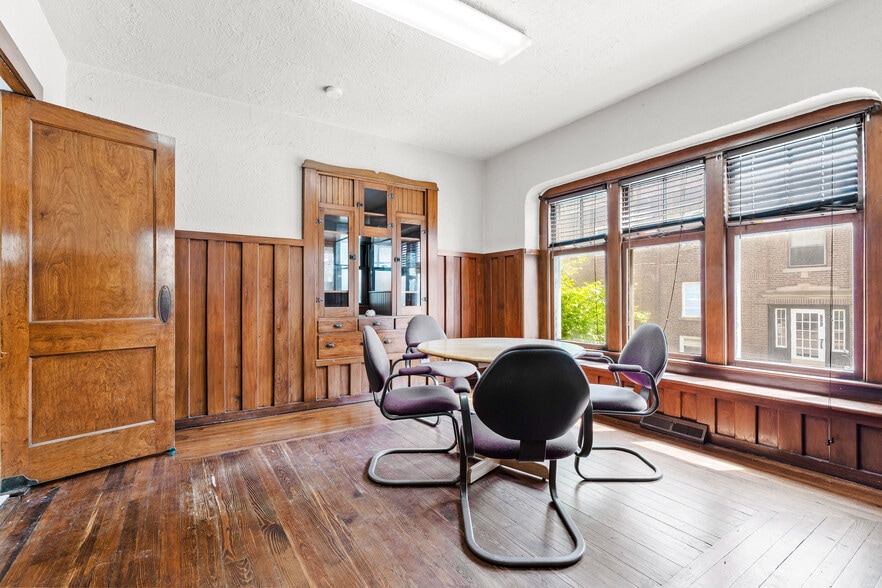 More Photos Of 15522 Madison Ave, Lakewood General Retail For Sale