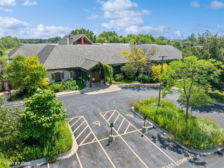 More Photos Of 22221 N Pepper Rd, Lake Barrington General Retail For Sale