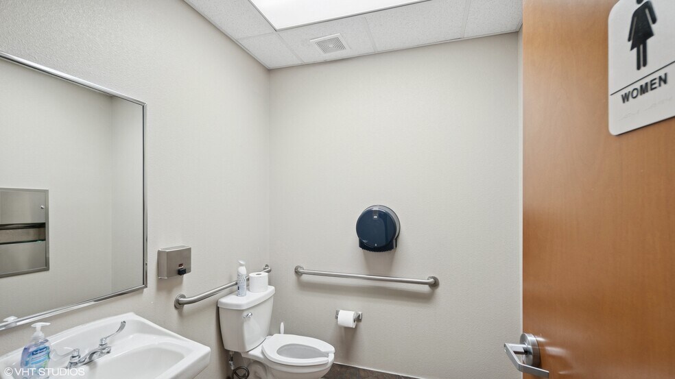 More Photos Of 4830 Whirlwind Dr, San Antonio Warehouse For Sale