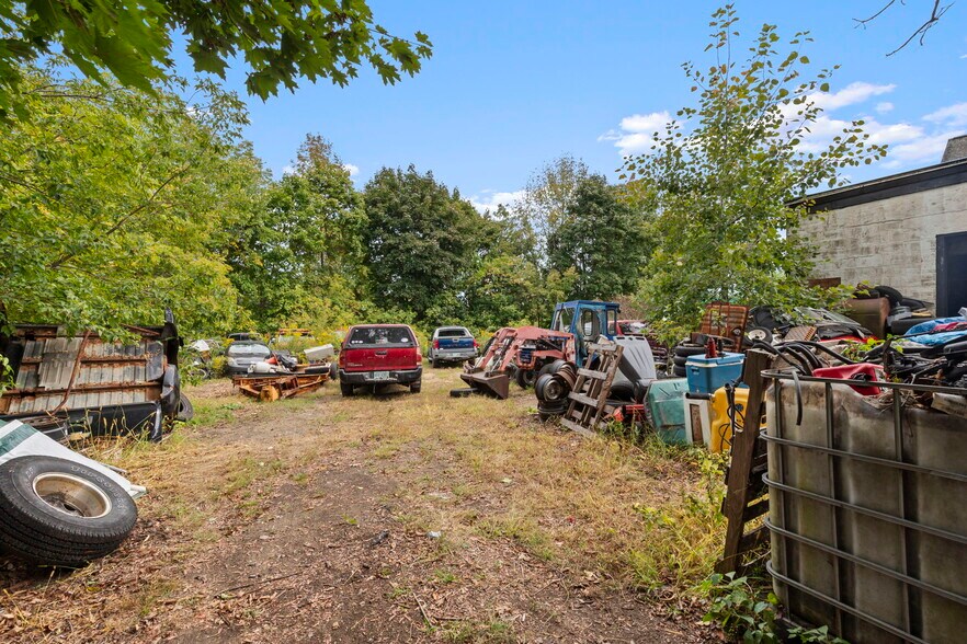 More Photos Of 334 Main St, Somersworth Auto Repair For Sale