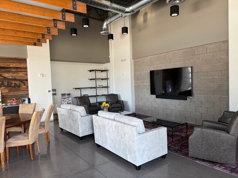 More Photos Of 31606 N Cave Creek Rd, Cave Creek Self Storage For Sale