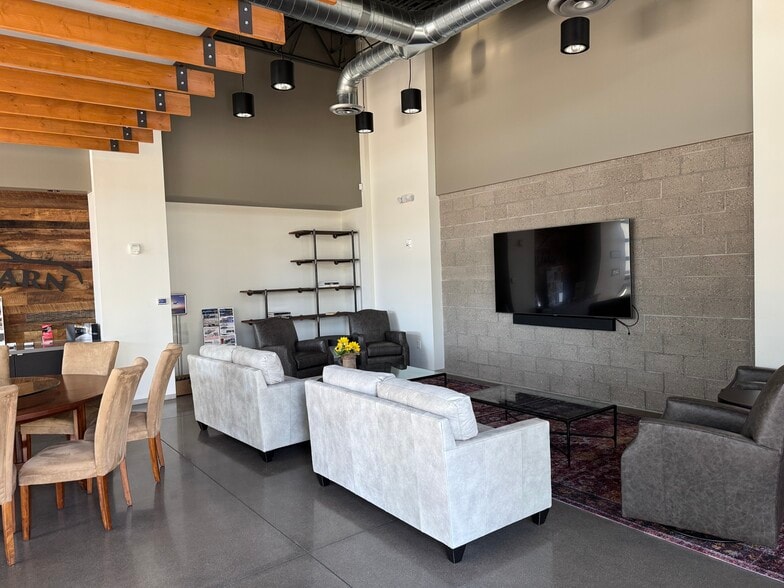 More Photos Of 31606 N Cave Creek Rd, Cave Creek Self Storage For Sale