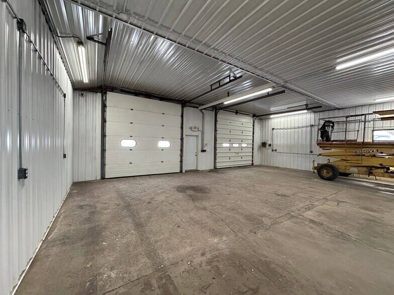 More Photos Of 124 Barlow St, Canastota Industrial For Lease