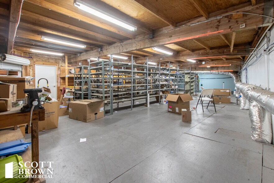 More Photos Of 10763 Mapleridge Dr, Dallas Distribution For Lease