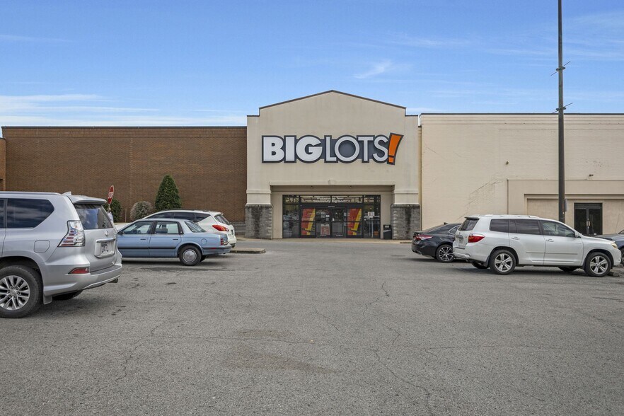 More Photos Of 5560 Nolensville Pike, Nashville Department Store For Lease