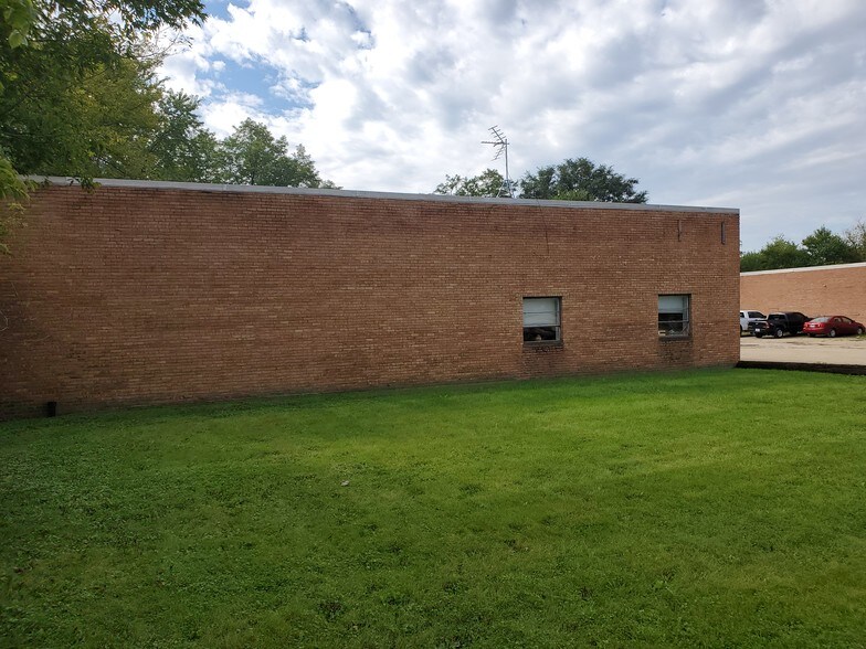 More Photos Of 33W447 Roosevelt Rd, West Chicago Industrial For Lease