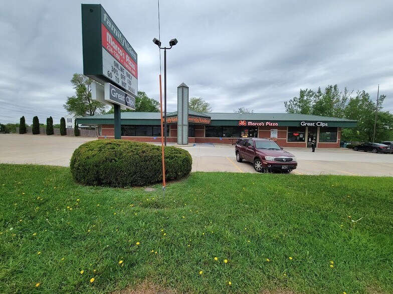 Primary Photo Of 3032 Ansborough Ave, Waterloo General Retail For Lease