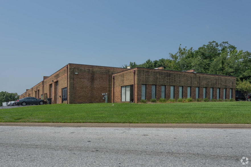More Photos Of 4 Nashua Ct, Essex Light Distribution For Lease