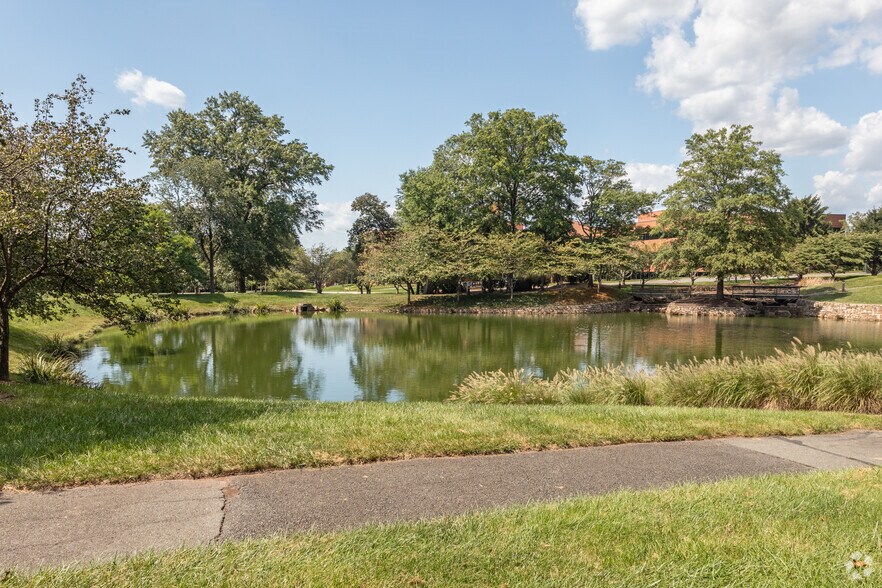 More Photos Of 4795 Meadow Wood Ln, Chantilly Office For Lease