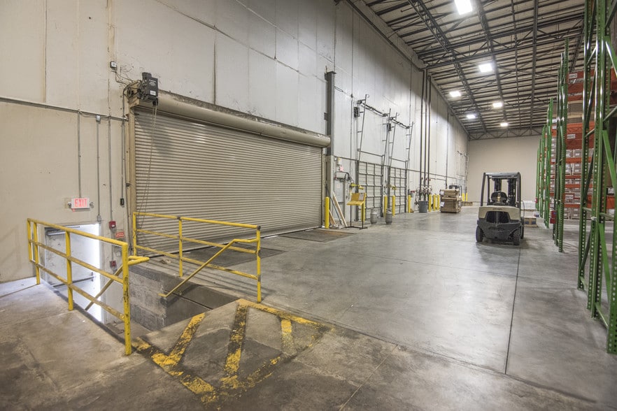 More Photos Of 100 Gardner Park, Peachtree City Warehouse For Lease