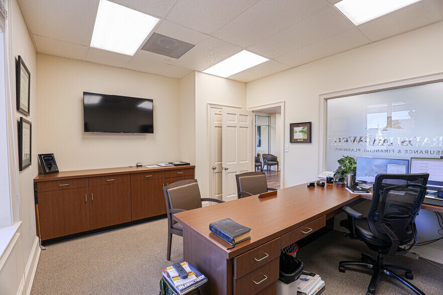 More Photos Of 630 Jefferson St, Paducah Office For Sale