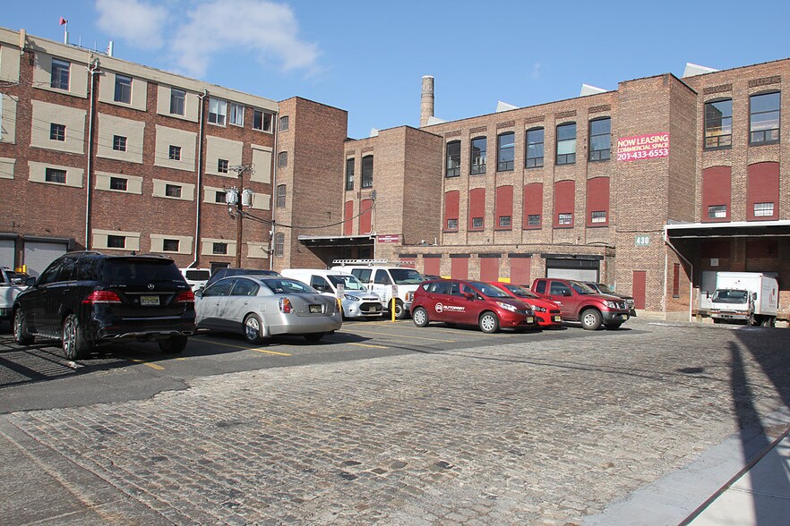 More Photos Of 430 Communipaw Ave, Jersey City Warehouse For Lease