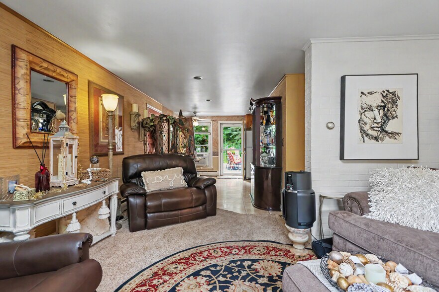 More Photos Of 524 State Route 314 N, Ontario Specialty For Sale