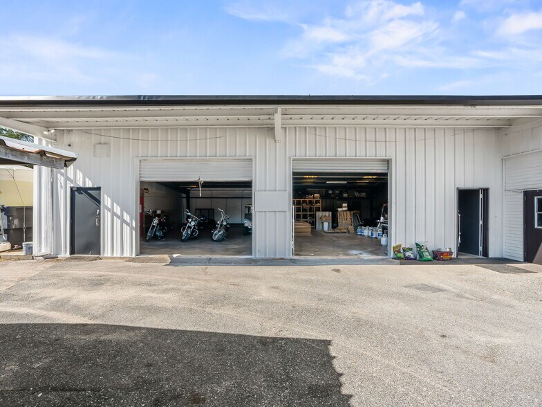 More Photos Of 9594 SE Maricamp Rd, Ocala Auto Repair For Sale