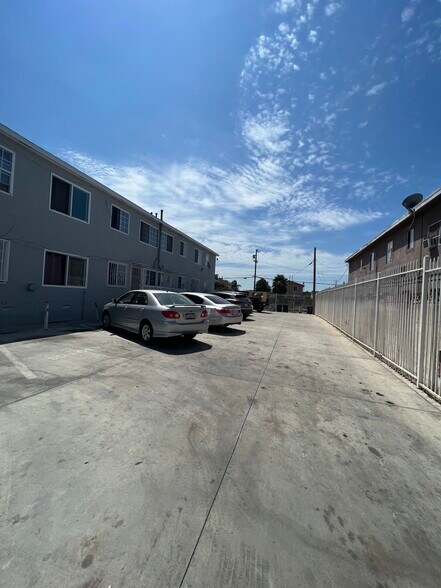 More Photos Of 714 E 108th St, Los Angeles Apartments For Sale