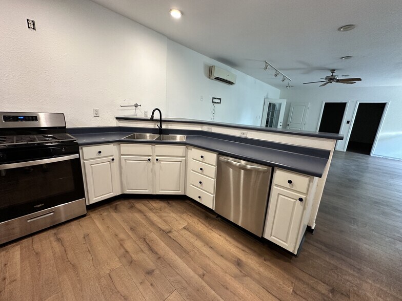 More Photos Of 2201 Lake Ave, Thornton Warehouse For Sale