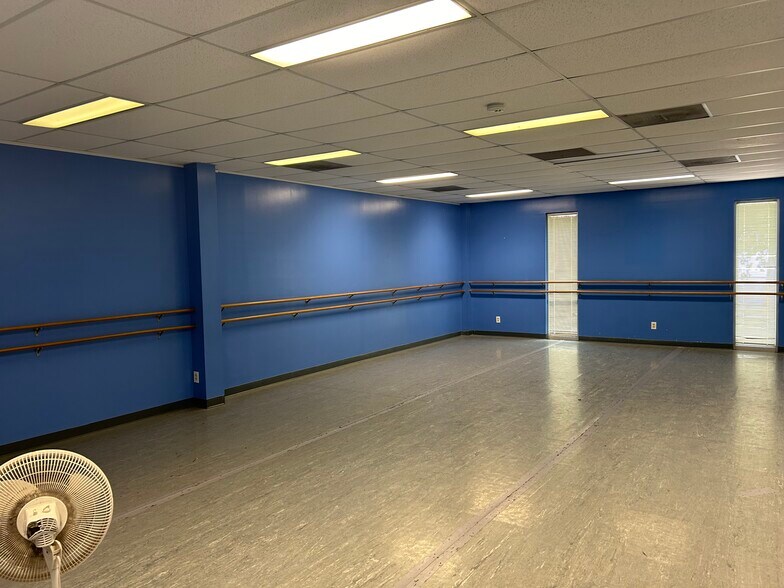 More Photos Of 8300 Whitesburg Dr, Huntsville Loft Creative Space For Sale