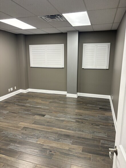More Photos Of 1818 Scherer Pky, Saint Charles Warehouse For Sale