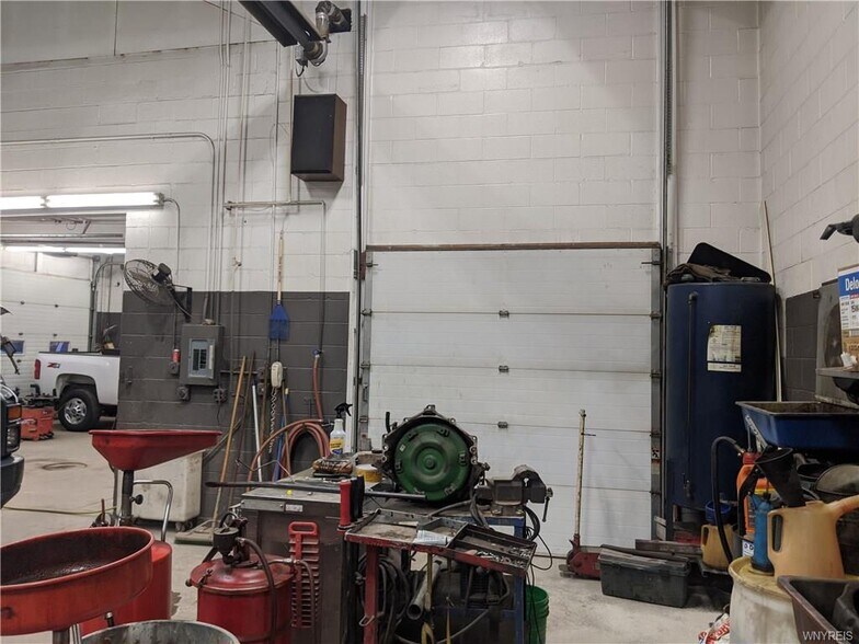 More Photos Of 3106 Walden Ave, Depew Auto Repair For Sale