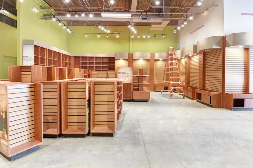 More Photos Of 14710 W Colfax Ave, Lakewood Freestanding For Lease